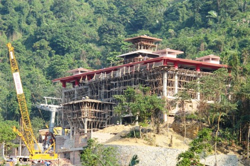 Hoàn thiện cất nóc Nhà ga đi tại dự án Cáp treo Tây Thiên