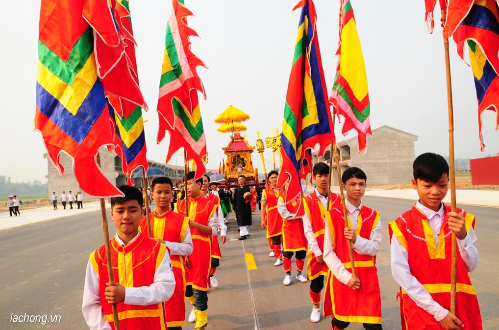 Du khách tấp nập về dự Khai hội xuân Tây Thiên 2015