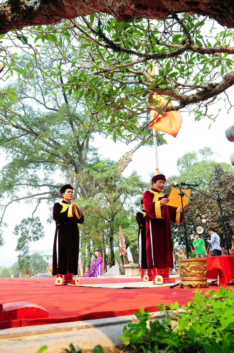 Du khách tấp nập về dự Khai hội xuân Tây Thiên 2015