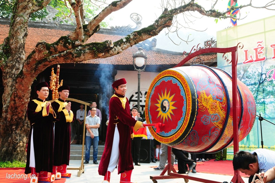 Du khách tấp nập về dự Khai hội xuân Tây Thiên 2015