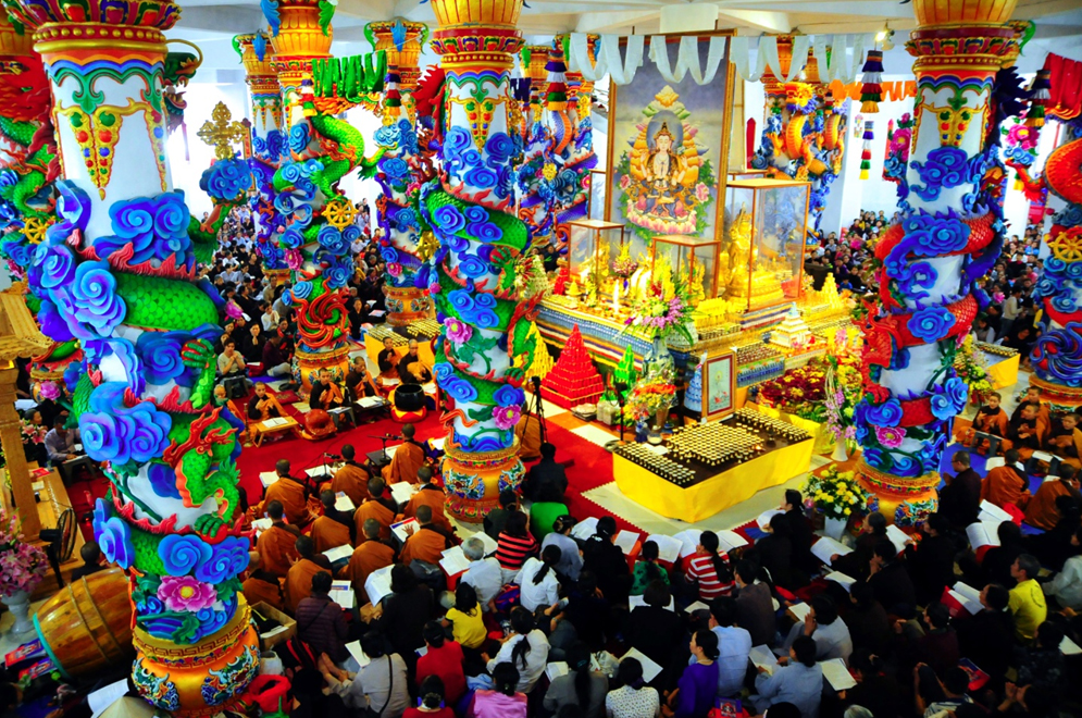 Hàng ngàn người tham dự lễ cầu an tại Đại bảo tháp Mandala Tây Thiên