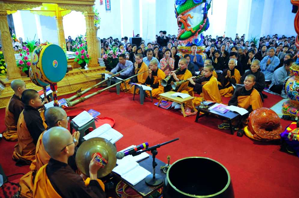 Hàng ngàn người tham dự lễ cầu an tại Đại bảo tháp Mandala Tây Thiên