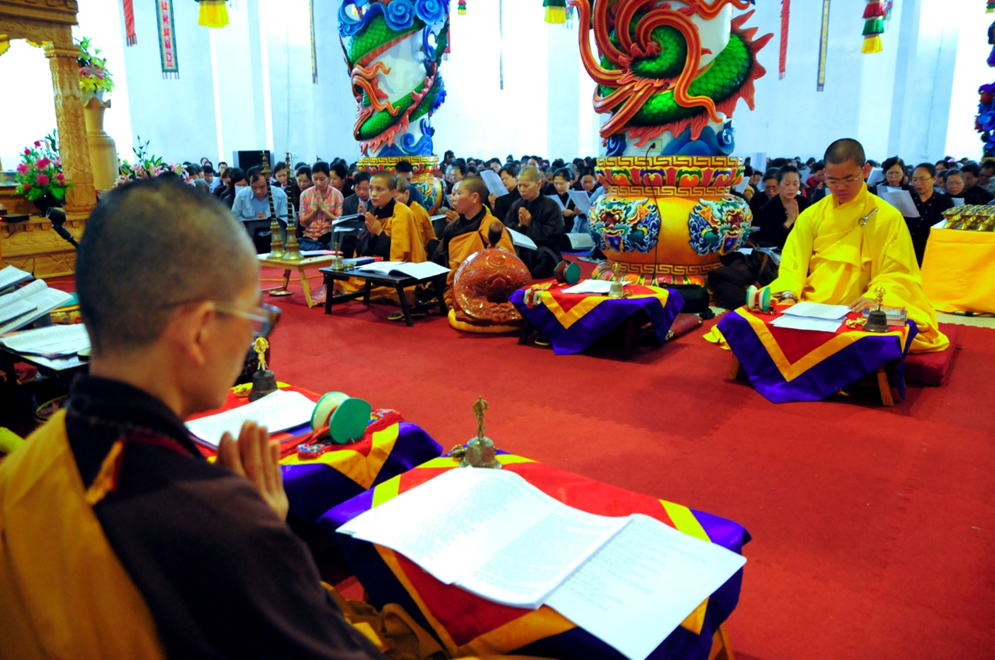 Hàng ngàn người tham dự lễ cầu an tại Đại bảo tháp Mandala Tây Thiên