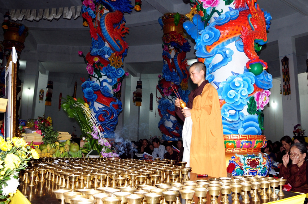 Hàng ngàn người tham dự lễ cầu an tại Đại bảo tháp Mandala Tây Thiên