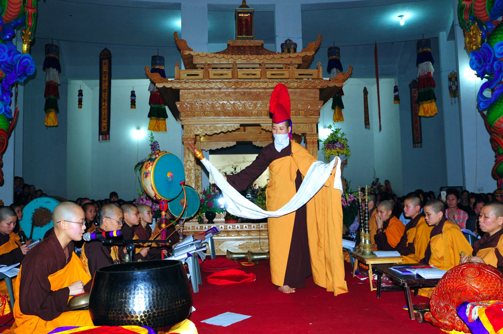 Hàng ngàn người tham dự lễ cầu an tại Đại bảo tháp Mandala Tây Thiên