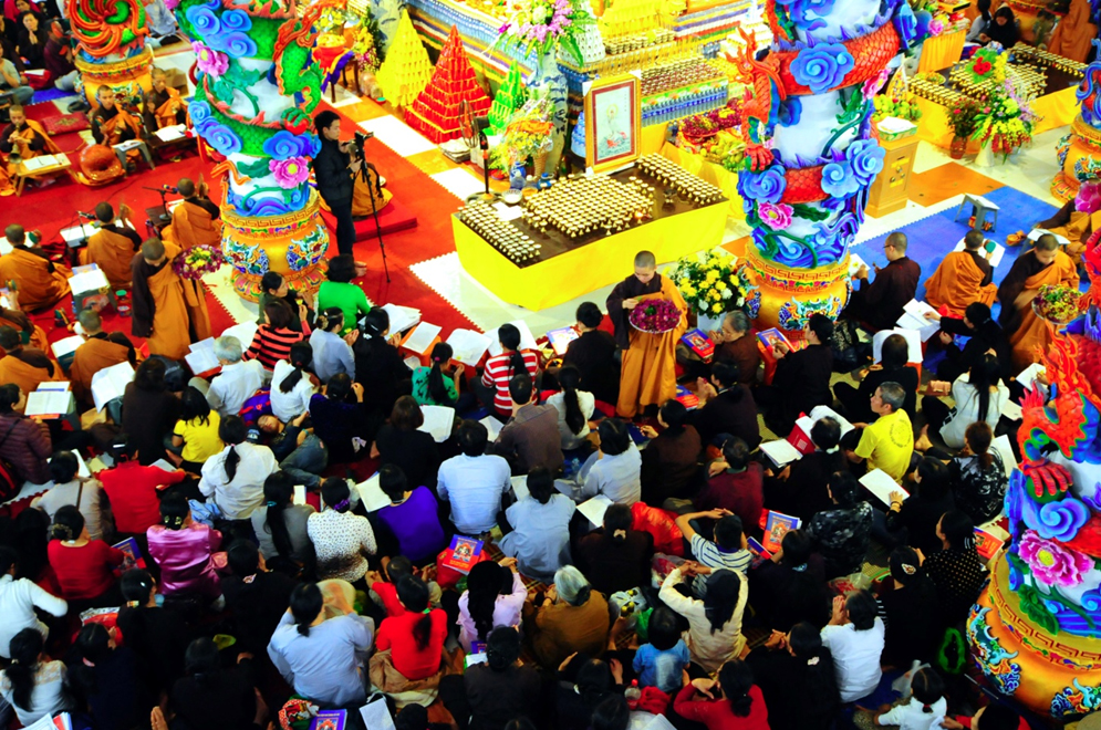 Hàng ngàn người tham dự lễ cầu an tại Đại bảo tháp Mandala Tây Thiên