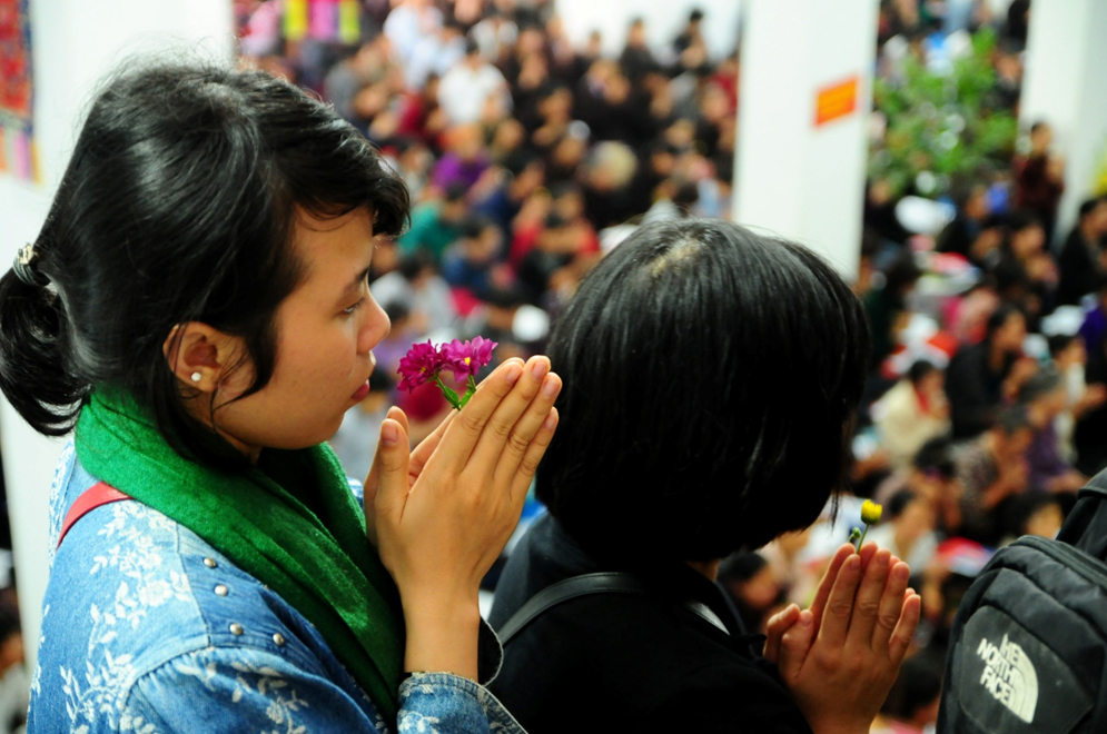 Hàng ngàn người tham dự lễ cầu an tại Đại bảo tháp Mandala Tây Thiên