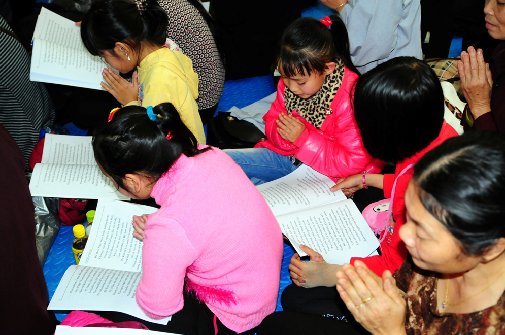 Hàng ngàn người tham dự lễ cầu an tại Đại bảo tháp Mandala Tây Thiên