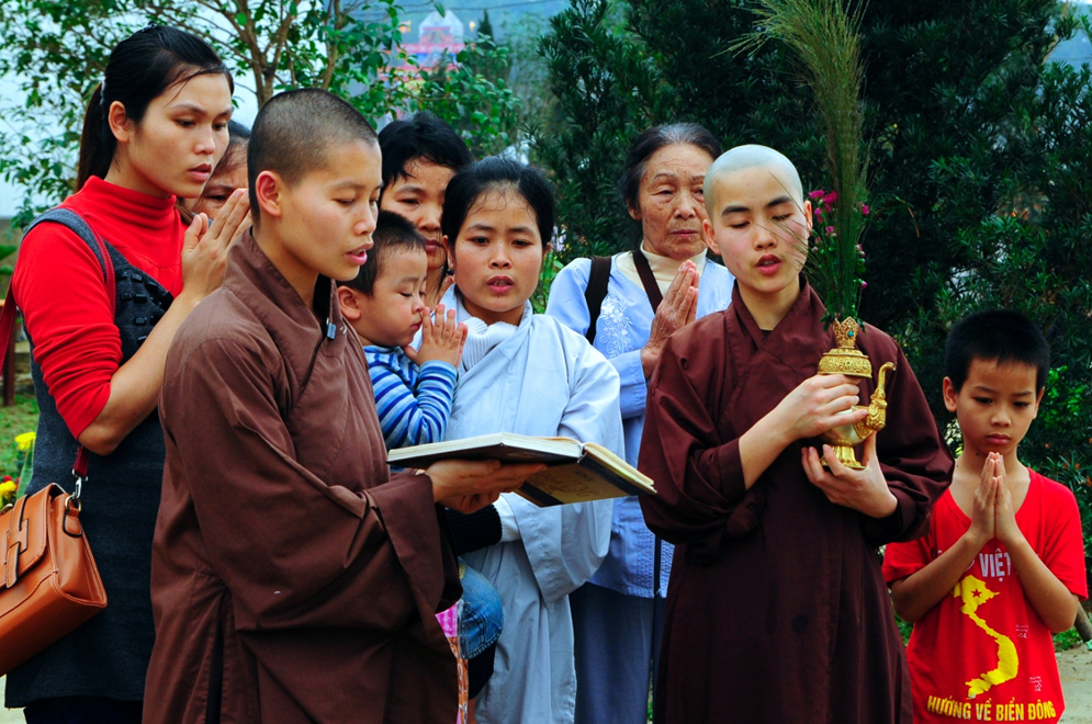 Hàng ngàn người tham dự lễ cầu an tại Đại bảo tháp Mandala Tây Thiên