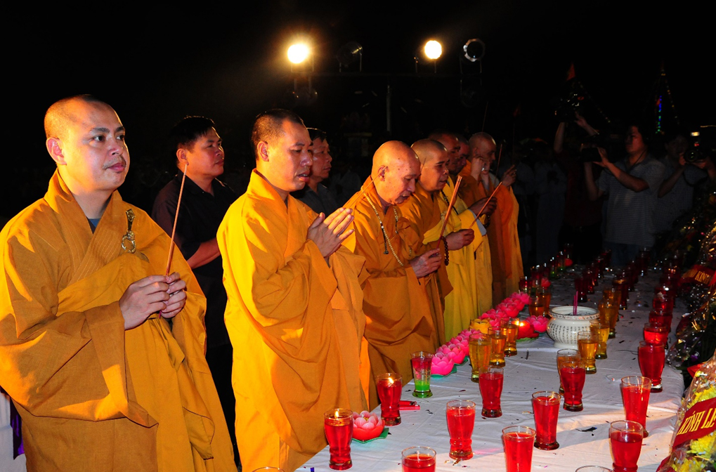 Tây Thiên lung linh đêm hội Hoa đăng