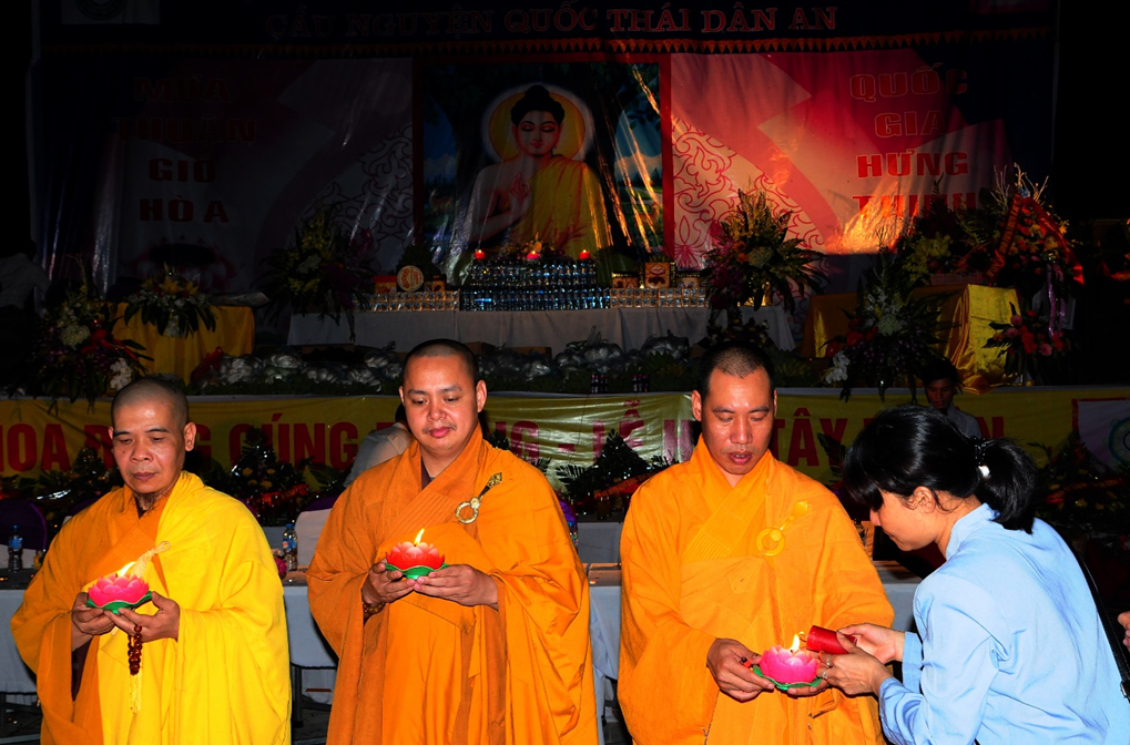 Tây Thiên lung linh đêm hội Hoa đăng