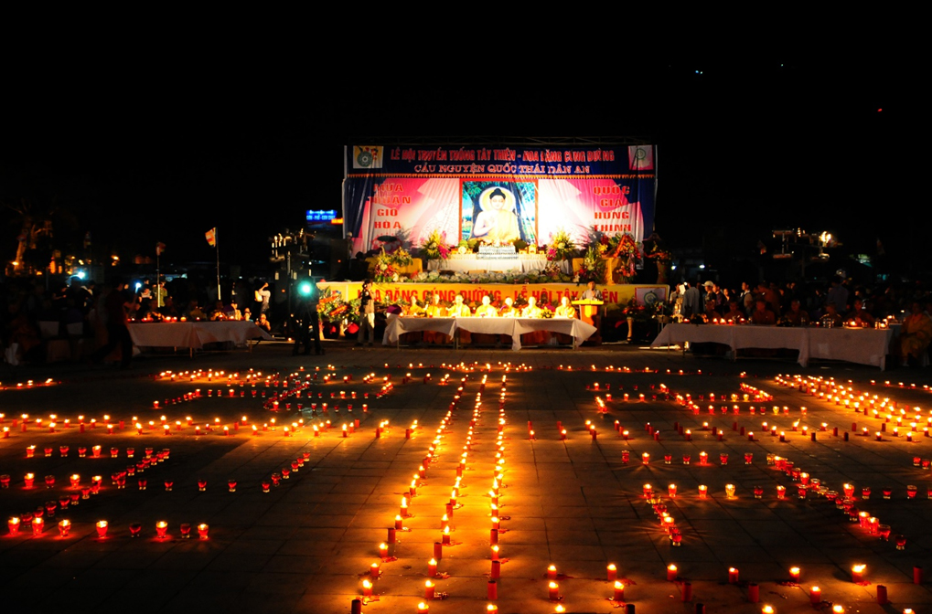 Tây Thiên lung linh đêm hội Hoa đăng