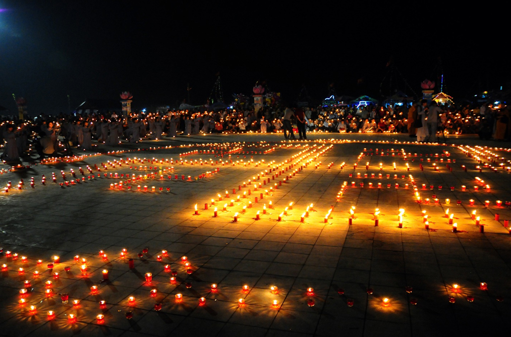 Tây Thiên lung linh đêm hội Hoa đăng